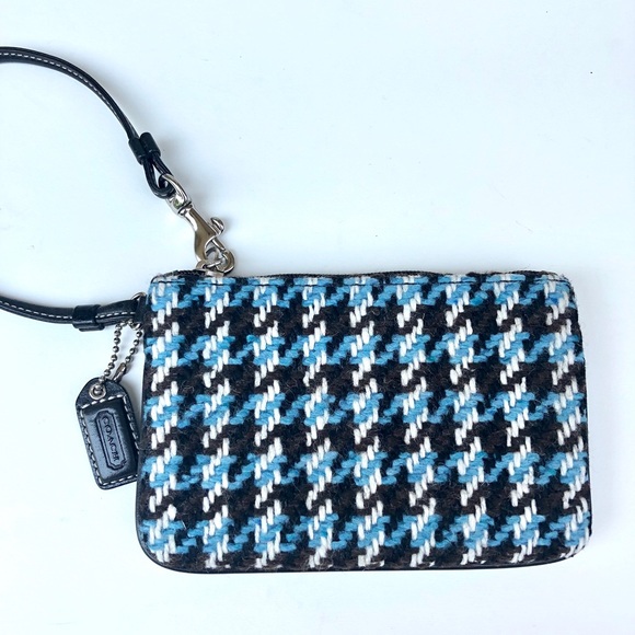 Coach Handbags - Coach houndstooth wristlet